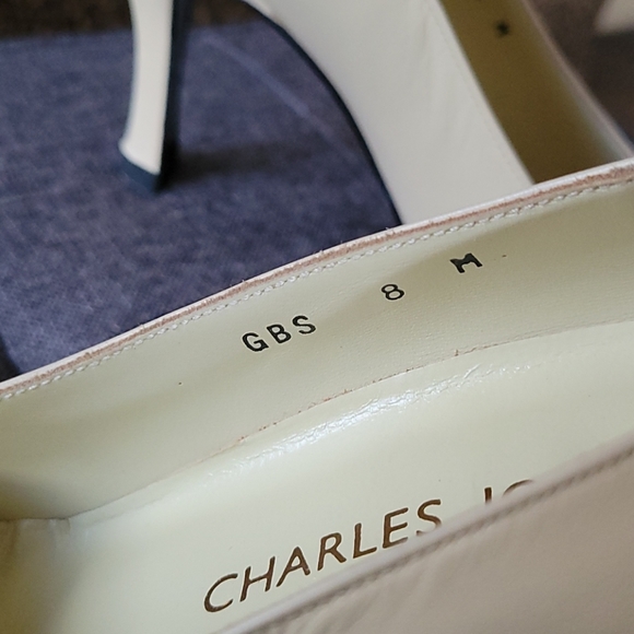 Shoes - Picture 3 of 4